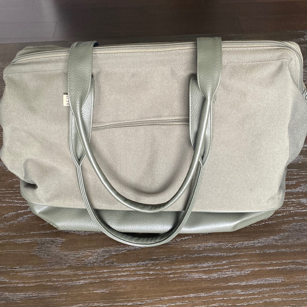 Excellent Condition! Beis Weekender Bag